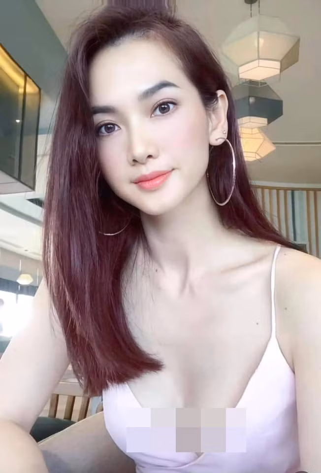Năm 2012, Anh Thư ly hôn chồng, ngươi mẫu Thanh Long và nhận nuôi con trai, bé Tiểu Long.
