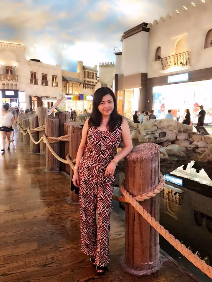 Phong cách thời trang giản dị nhưng trẻ trung là một trong những yếu tố giúp bà Vương Nga trẻ hơn so với tuổi thật.