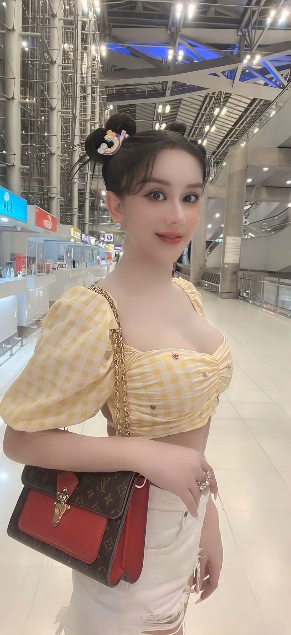 Trong 2 tháng tới, khi đã có thể nói chuyện bình thường, Khánh Chi sẽ luyện giọng và trở lại với vai trò ca sĩ.