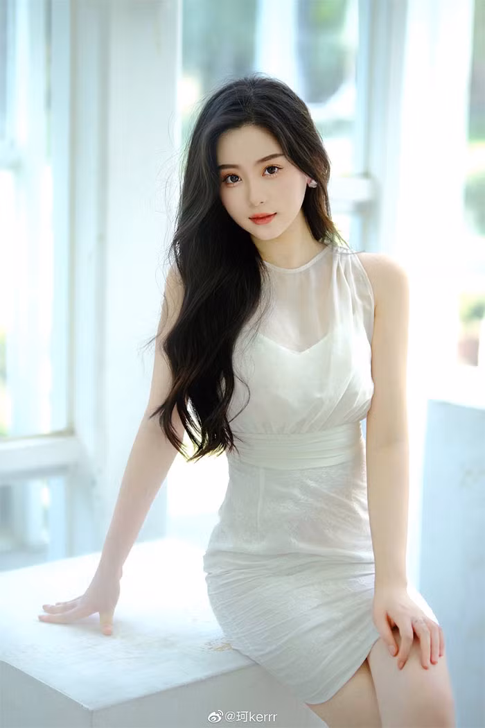 Có nguồn tin cho rằng Diệp Kha đã ly hôn và có hai con riêng. Chồng cũ của cô là một thiếu gia giàu có. (Ảnh: Sina)