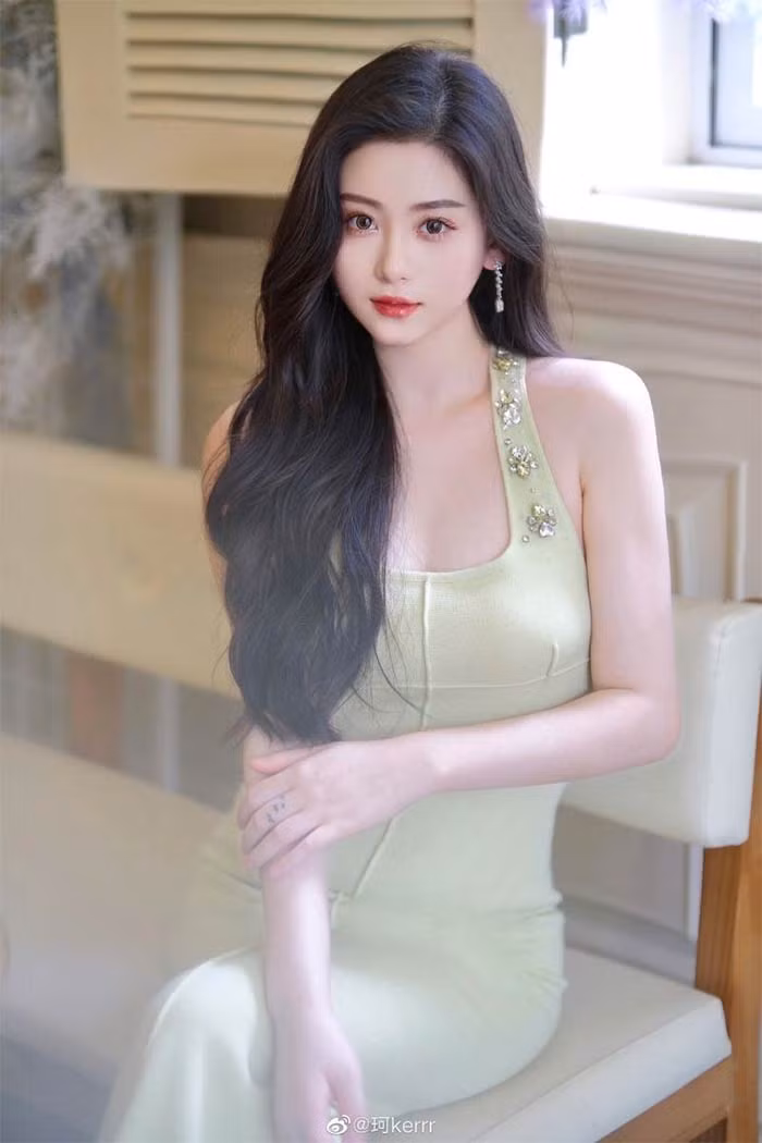 Vẻ đẹp hoàn hảo của Diệp Kha từ body tới khuôn mặt. (Ảnh: Sina)