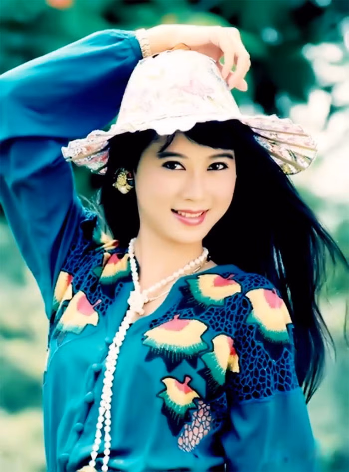 Loat anh “nu hoang anh lich” Diem Huong ngay tre gay sot
