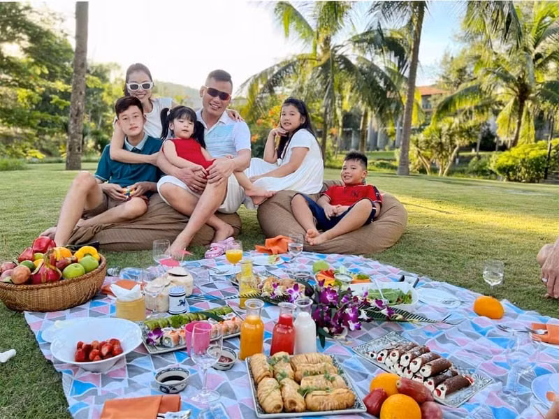 Bà mẹ 4 con tiết lộ cuộc sống gia đình hạnh phúc là một trong những yếu tố giúp cô duy trì vẻ trường xuân.
