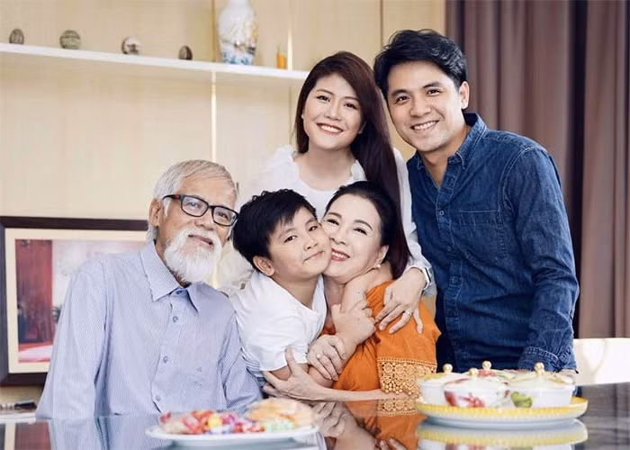 Gia đình hạnh phúc của NSND Kim Xuân. (Ảnh: FBNV)