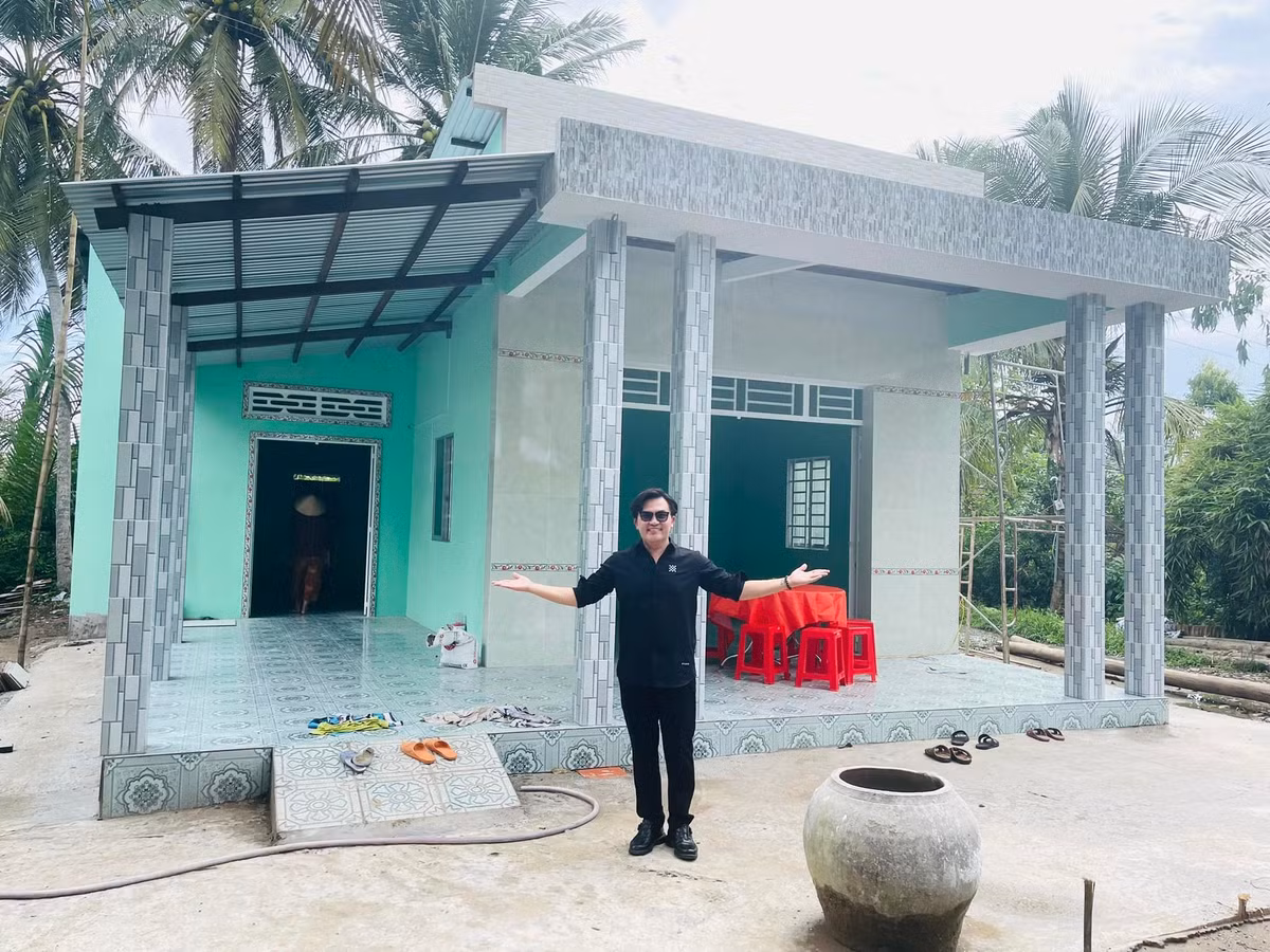 Dù bận rộn nhưng nam nghệ sĩ vẫn dành nhiều thời gian đi làm công tác từ thiện cũng như tham gia các hoạt động ở chùa.