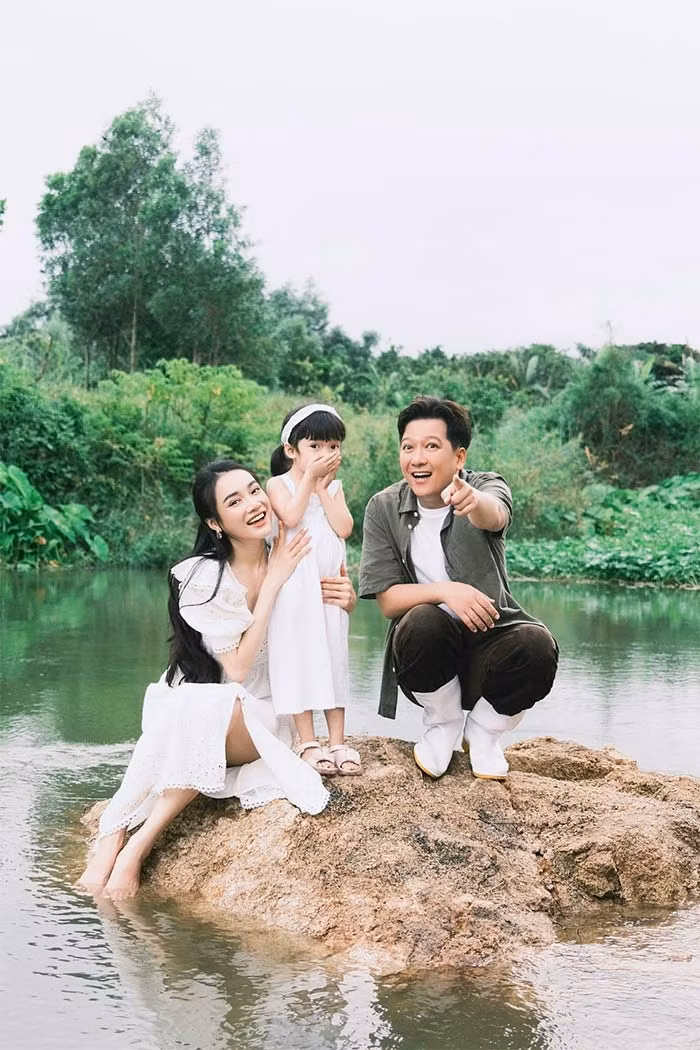 Truong Giang - Nha Phuong khoe ro mat con gai, ky niem 4 nam cuoi