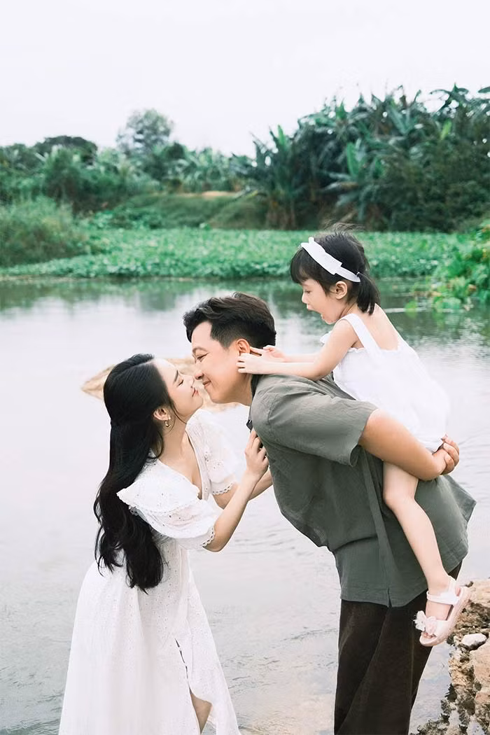 Nhân vật được quan tâm nhất trong bộ ảnh kỷ niệm của Trường Giang - Nhã Phương có lẽ là con gái Destiny.