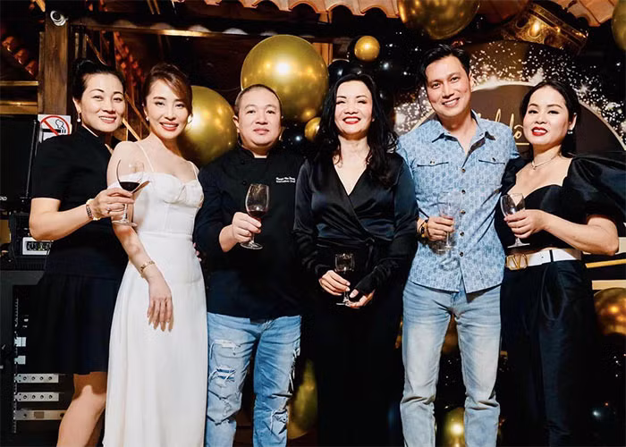Mới đây nhất, cả Việt Anh và Quỳnh Nga cùng nhau có mặt tại Nga trong một chuyến công tác kết hợp du lịch.