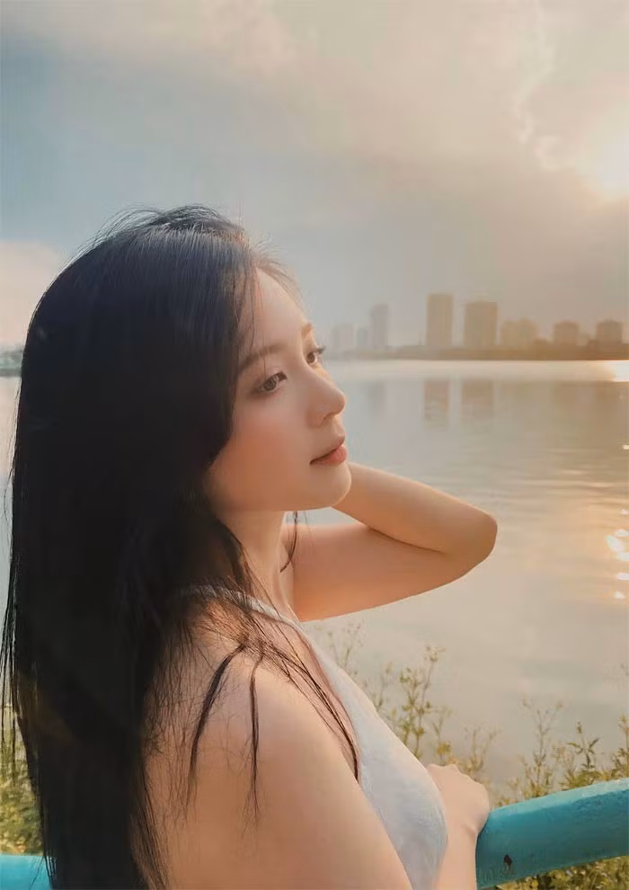 Sinh năm 1997 nhưng diễn viên Ngọc Huyền thường xuyên bị nhầm là thế hệ Gen Z bởi vẻ ngoài quá trẻ so với tuổi thực.