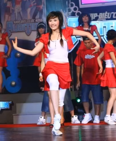 Bảo Thy từ Top 10 Miss Audition 2006 đến mẹ bỉm sữa gợi cảm Bao Thy tu Top 10 Miss Audition 2006 den me bim sua goi cam
