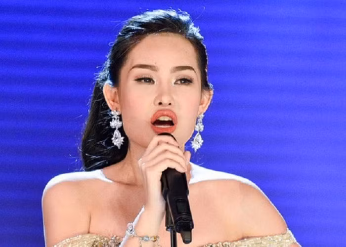Lên ngôi Hoa hậu Đại dương 2017, Lê Âu Ngân Anh nhận nhiều lời đàm tiếu bởi nhan sắc kém tự nhiên của cô. (Ảnh: Báo Giao thông)