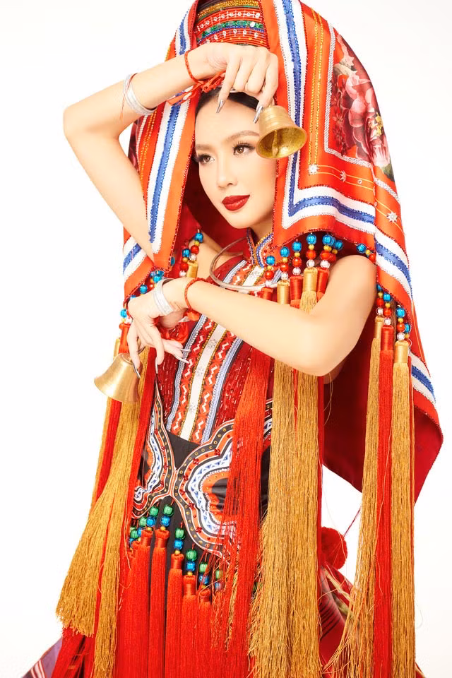 Bảo Ngọc trong trang phục dân tộc tại cuộc thi Hoa hậu Liên lục địa 2022. (Ảnh: FB Miss Intercontinental)