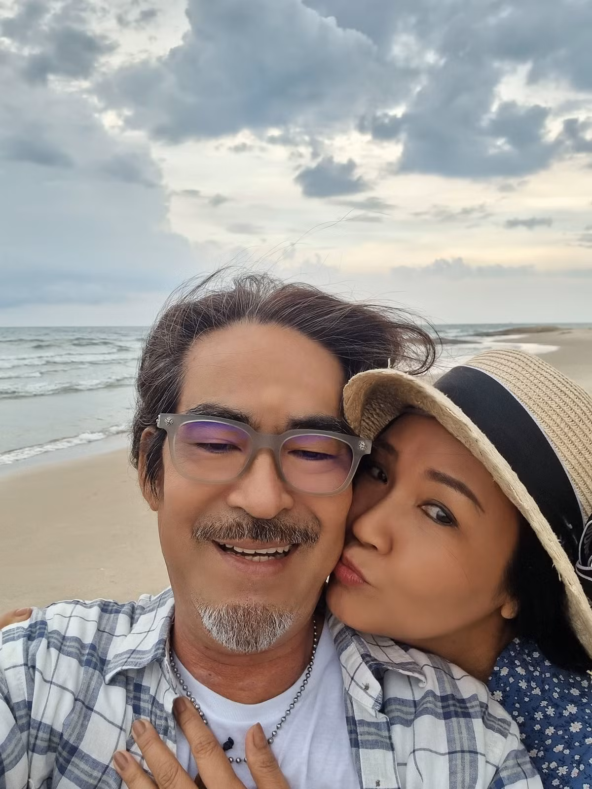 Có cuộc sống bi kịch trên phim, ngoài đời bà Lành của "Mẹ rơm" khiến bao người ngưỡng mộ bởi cuộc hôn nhân viên mãn.