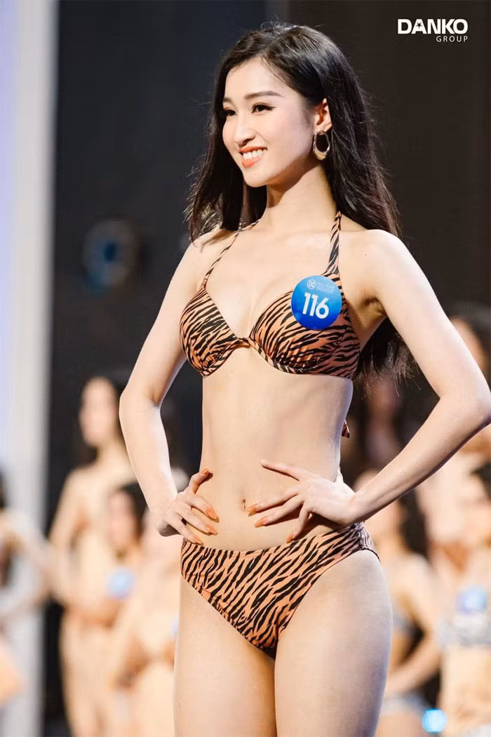 Người đẹp 20 tuổi cao 1m70, số đo ba vòng là 80-57-88 cm.