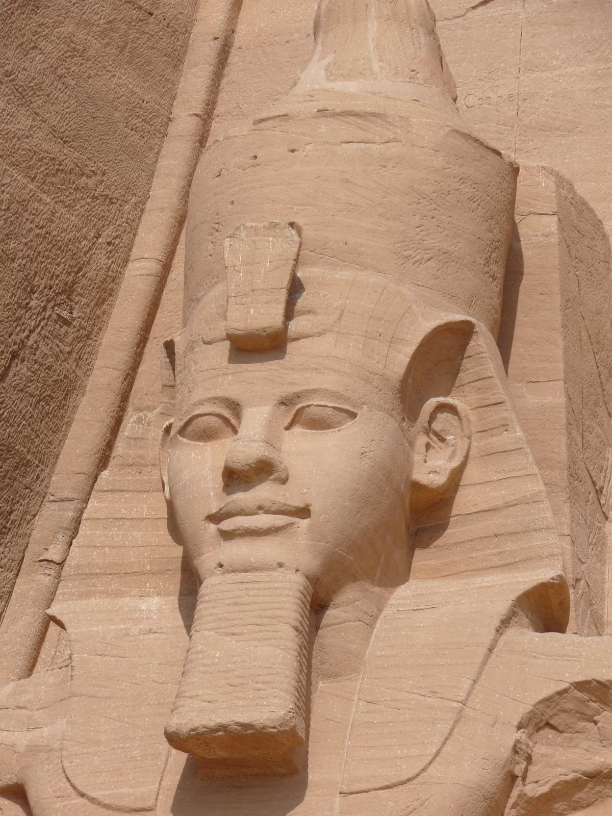 Điều này cho thấy người dân Ai Cập dành sự tôn kính cho Ramesses II ngay cả khi nhà vua Ai Cập này đã qua đời vào khoảng 1.000 năm trước.