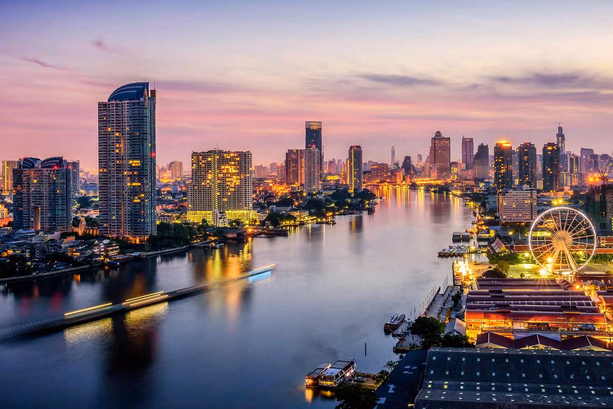 Thêm nữa, các mạch nước ngầm ở Bangkok đang cạn kiệt do quá trình lấy nước sinh hoạt. Theo tính toán của các chuyên gia, các tuyến phố tại Bangkok sẽ biến thành kênh rạch trong khoảng 100 năm tới.