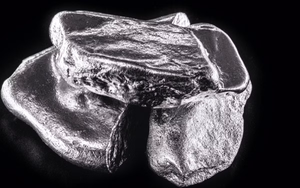 Trong thế giới tự nhiên, rhodium không tồn tại ở dạng nguyên chất. Loại kim loại quý hiếm này được tìm thấy pha lẫn các chất khác trong quặng platinum hay niken với số lượng rất ít.