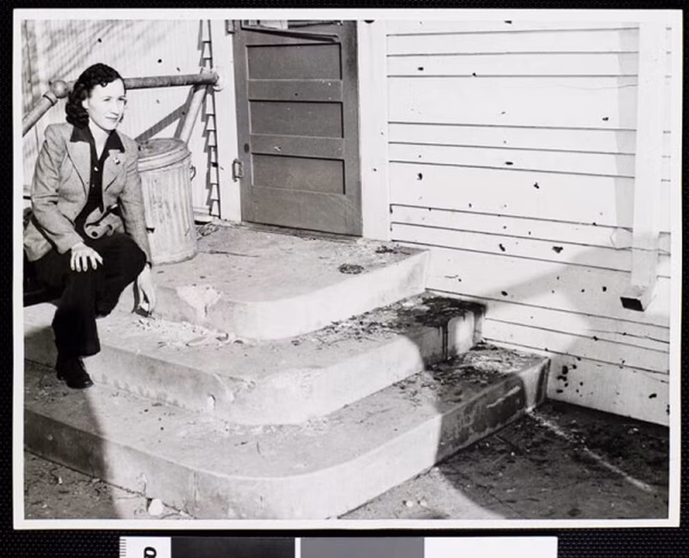 Theo giả thuyết này, các UFO đã ghé thăm Los Angeles và bị quân đội Mỹ lầm tưởng là máy bay của Nhật Bản xâm phạm không phận. Bởi lẽ trước đó, Nhật Bản đã bất ngờ thực hiện cuộc không kích, tấn công hạm đội Mỹ ở Trân Châu Cảng gây thiệt hại nặng nề. Vậy nên, Mỹ lo lắng đây có thể là cuộc tấn công trên đất liền của Nhật Bản.