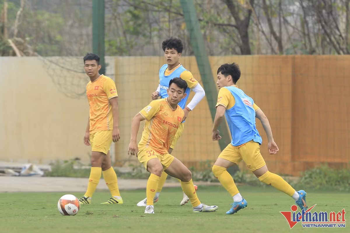 Ngày 18/3, U23 Việt Nam lên đường sang Qatar dự Doha Cup. Giải đấu này có sự góp mặt của 10 đội tuyển U23 gồm: Việt Nam, Thái Lan, Iraq, UAE, Kuwait, Kyrgyzstan, Oman, Saudi Arabia, Hàn Quốc và chủ nhà Qatar.
