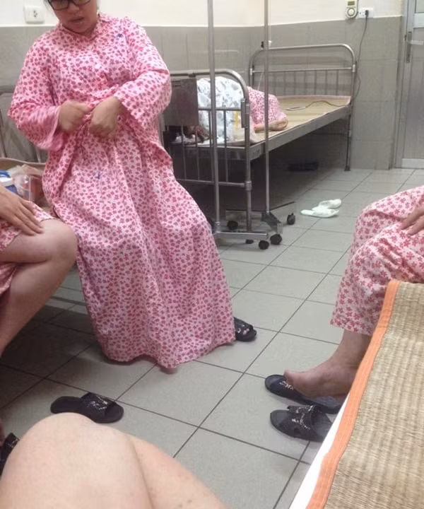 Quan sát kỹ các bức ảnh, có thể thấy dường như căn phòng diễn ra tiệc lẩu của các bà bầu không phải là phòng chờ sinh. Ngoài ra hành động, biểu hiện của những sản phụ này không giống với những người chuẩn bị lên bàn đẻ bình thường, họ hoàn toàn ung dung và như không hề cảm thấy trong cơ thể có nhiều thay đổi. Điều này giống với suy luận của nhiều dân mạng, họ cho rằng đây chỉ là phòng dưỡng thai và sẽ còn khoảng vài ngày nữa những sản phụ trong ảnh mới chính thức lên bàn đẻ.