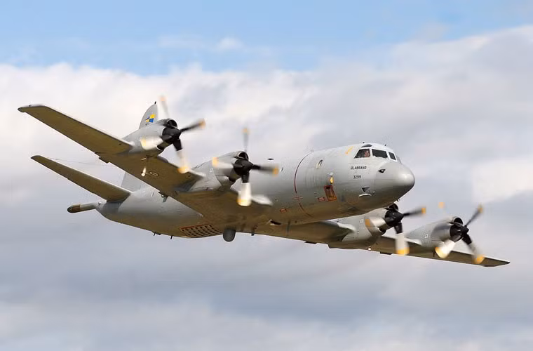 P-3 Orion là loại máy bay bốn động cơ chống ngầm và giám sát lãnh hải có chiều dài 35,6m, cao 11,8m, sải cánh 30,4m, vận tốc hành trình là 610km/h, tầm bay 4400km, bán kính chiến đấu 2490km.