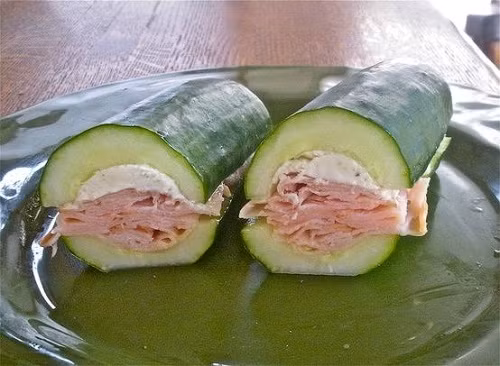 Hay thậm chí sandwich làm từ dưa chuột.