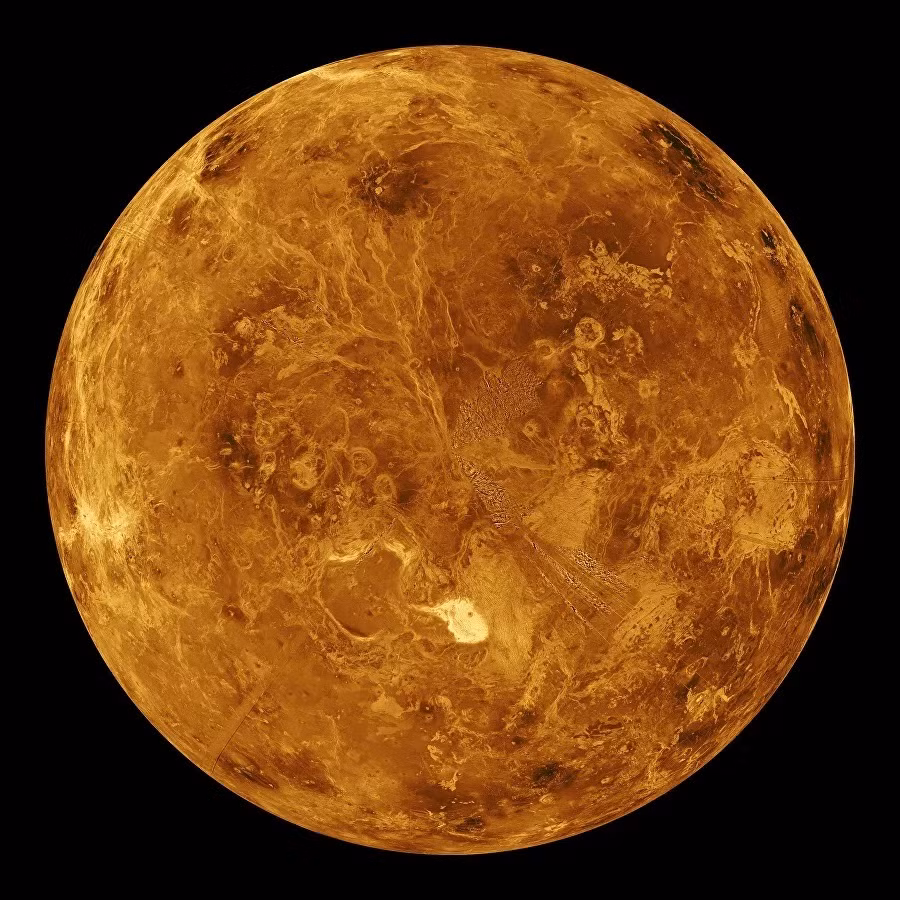 Solar Orbiter sẽ là tàu đầu tiên đến được sao Kim, bay ở khoảng cách 7.995 km. Tiếp theo, tàu BepiColombo sẽ đi qua sao Kim ở khoảng cách 550 km. Theo ESA, sẽ không thể nhận được hình ảnh có độ phân giải cao khi Solar Orbiter đến sao Kim.