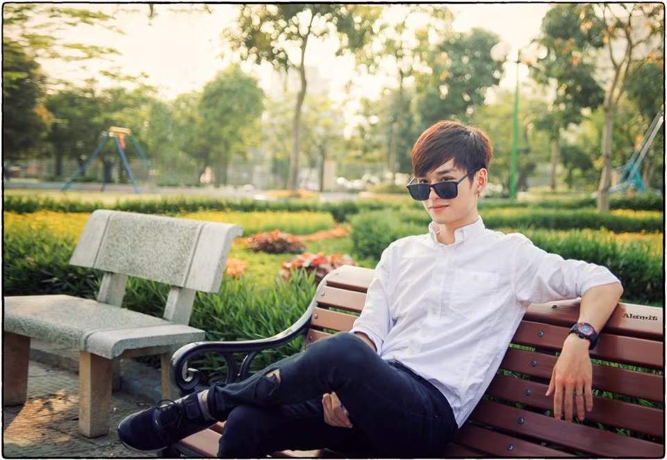 “Để trở thành diễn viên được yêu thích theo mình cần cống hiến hết mình, làm nghệ thuật cần có trách nhiệm, phải luôn hướng đến tính chân thực, hướng thiện và hướng đến cái đẹp”, Trần Tuấn Nghĩa luôn tâm niệm như vậy.