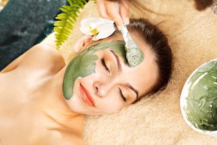 Làm mặt nạ từ bột rau xanh như bột cà rốt, củ dền, bí đỏ để mang đến một làn da khỏe mạnh và căng bóng.