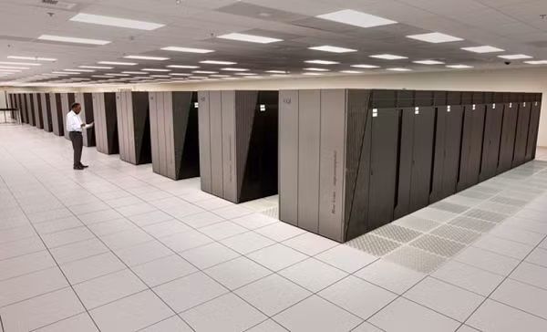 Siêu máy tính Sequoia, đặt tại Phòng thí nghiệm Quốc gia Lawrence Livermore thuộc Bộ Năng lượng Mỹ được khai thác từ năm 2011 và có tốc độ tối đa 17,17 petaflop.