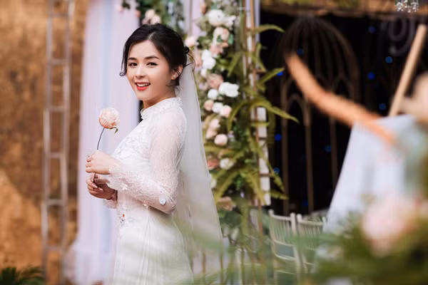 Mới đây, Thảo Nari đã khiến các fan khá bất ngờ khi công khai việc mình sắp "đi lấy chồng" với việc hé lộ bộ ảnh cưới siêu xinh.