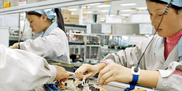 Sau Foxconn, Apple cũng ký thêm hợp đồng lắp ráp iPhone với các công ty khác như Pegatron, Wistron.