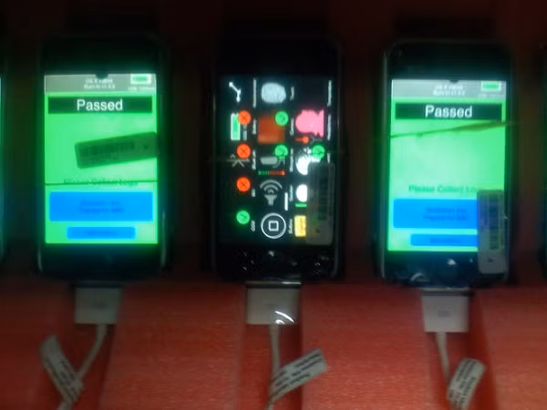 Theo Apple Insider, những bức hình này có thể được chụp bên trong nhà máy Foxconn, công ty lắp ráp iPhone duy nhất lúc bấy giờ. Những chiếc iPhone đời đầu đã vượt qua bước kiểm tra. Một số máy còn có chun buộc quanh thân, theo giải thích của Bob Burrough là để gắn thẻ theo dõi ở phía sau lưng.