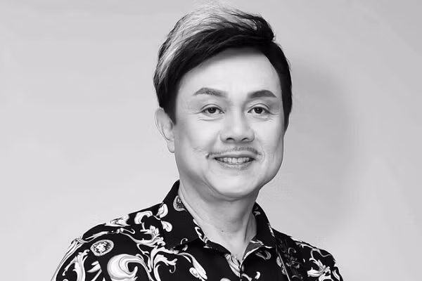 Sau khi lễ viếng diễn ra xong tại Việt Nam, linh cữu của cố nghệ sĩ Chí Tài đã được đưa lên xe, ra sân bay Tân Sơn Nhất và lên chuyến bay về Mỹ lúc 23h00 ngày 12/12.