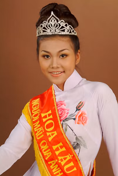 15 nam lam nguoi mau, dieu gi giup Thanh Hang khong “rot ngoi”?