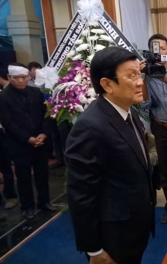 Chu tich nuoc Truong Tan Sang xuc dong vieng ong Nguyen Ba Thanh-Hinh-3