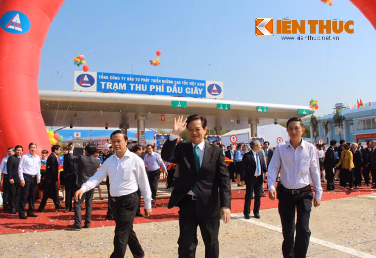  Thủ tướng thay mặt Chính phủ và nhân dân Việt Nam bày tỏ lòng cảm ơn tới các tổ chức quốc tế, Chính phủ và nhân dân Nhật Bản đã tài trợ vốn cho Việt Nam trong việc thực hiện dự án này.