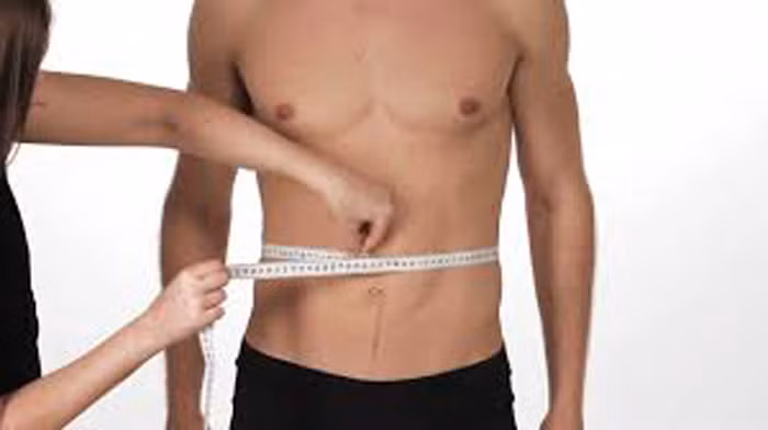Bình thường, vòng eo nam giới trưởng thành là 85cm trong khi ở phụ nữ là 80cm. Một khi tiêu chuẩn này bị vượt quá, nguy cơ mắc các bệnh về tim mạch và mạch máu não, tiểu đường, thậm chí là ung thư sẽ tăng lên nhiều lần.