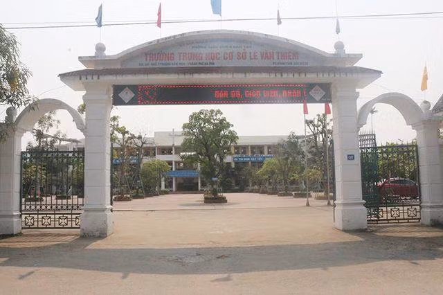 Nha truong bac tin thay giao lam nu sinh co bau, nguoi trong cuoc len tieng-Hinh-2