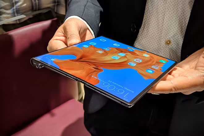 iPhone da bi Samung Galaxy Fold bo xa it nhat 2 nam-Hinh-2