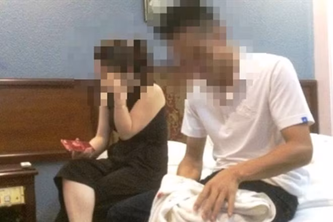 Me nam sinh trong vu vao khach san cung co giao: “Cuc chang da moi di to cao“