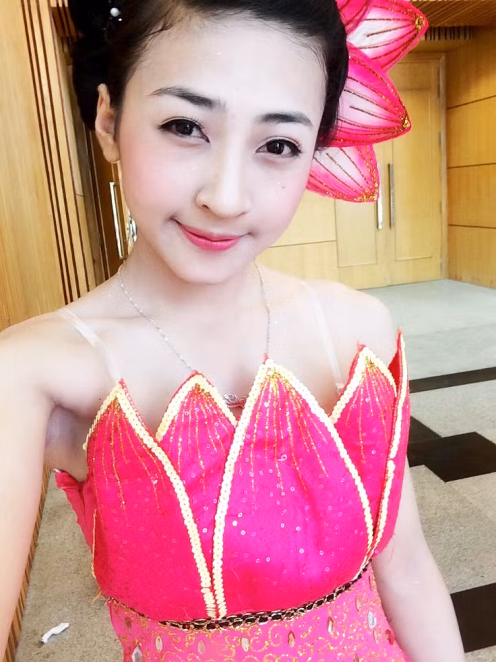 Xinh đẹp, năng động và nhiệt tình... Khánh Ly còn là một gương mặt quen thuộc, khá nổi bật trong đội văn nghệ xung kích trường T45.