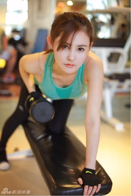 Những người đẹp yêu thích vận động thân thể như Thịnh Tuyết, khi nổi tiếng, được nhiều người biết đến thông qua mạng xã hội sẽ tạo ra không ít hiệu ứng tích cực tới các bạn trẻ. Vì mong muốn cũng được trẻ đẹp, khỏe khoắn như Thịnh Tuyết mà có thể nhiểu bạn trẻ sẽ chăm chỉ rèn luyện thân thể hơn.