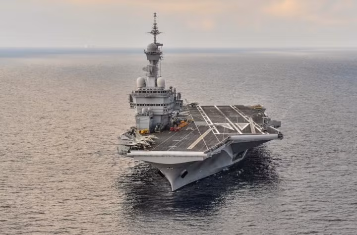 Ảnh từ trên cao về chiếc tàu sân bay Charles de Gaulle đã được nâng cấp.