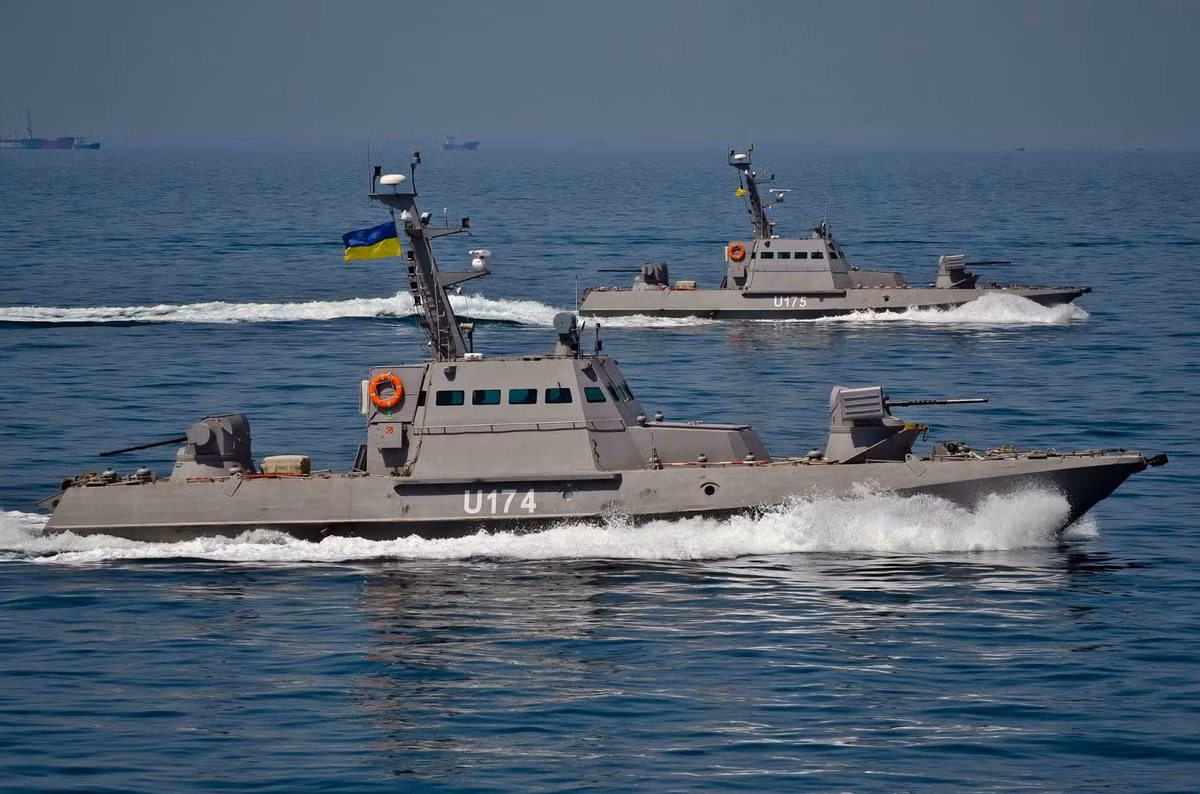 Về các tàu pháo Gyurza-M của Hải quân Ukraine vừa bị Nga “bắt sống” đây là lớp tàu chiến có thể xem là mới nhất của Kiev kể từ sau năm 2014, được thiết kế và đóng mới bởi nhà máy đóng tàu Leninska Kuznya với chiếc đầu tiên được khởi đóng vào năm 2012 và mãi đến năm 2015 mới được hạ thủy. Nguồn ảnh: southfront.org.