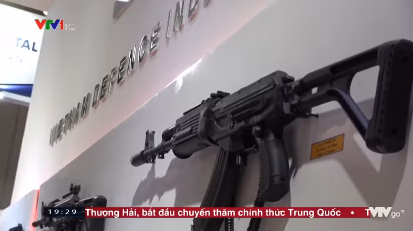 Indodefense 2018 là triển lãm chuyên ngành công nghiệp quốc phòng được tổ chức với quy mô lớn hai năm một lần và là triển lãm quốc phòng lớn nhất của Indonesia. Ban tổ chức cho biết 59 quốc gia đã đăng ký tham gia Hội chợ triển lãm. Dự kiến, Tổng thống Joko Widodo sẽ phát biểu khai mạc sự kiện này. Nguồn ảnh: VTV.