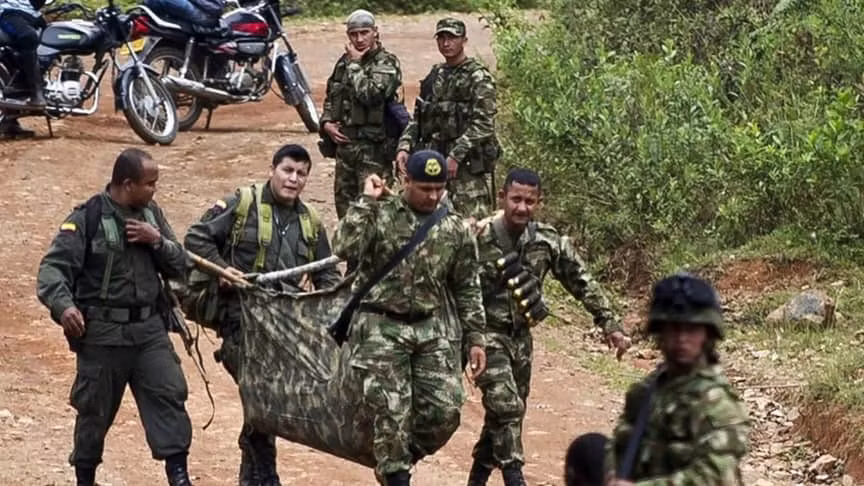 Các đế chế ma túy ở Colombia cũng dính líu đến hoạt động buôn người. Một nghiên cứu được thực hiện vào năm 2013 ước tính, hàng nghìn người “mất tích” ở Colombia mỗi năm vì nạn buôn người.