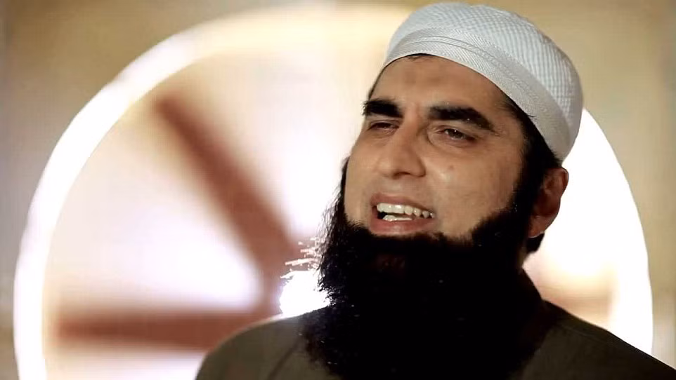 Được biết, cựu ngôi sao nhạc pop, diễn viên kiêm MC Junaid Jamshed là một trong số những nạn nhân thiệt mạng trong vụ máy bay rơi ở Pakistan hôm 7/12.