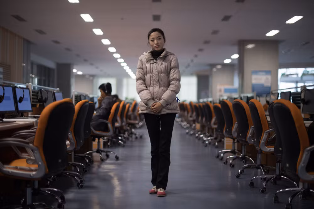 Lee Young-Hwa, 19 tuổi, đứng trong một phòng học tại trung tâm khoa học SciTech ngày 26/11/2016.
