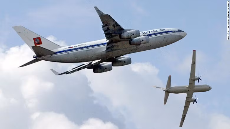 Ilyushin Il-96 là một loại máy bay tầm xa bốn động cơ. Chuyến bay đầu tiên của Ilyushin Il-96 được thực hiện vào năm 1988.